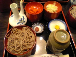 ���q����