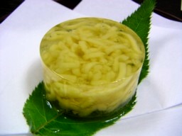 �e������